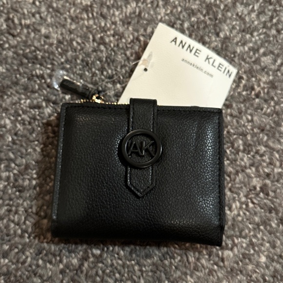 NWT Brand new, never used Anne Klein Black Wallet. Many pockets & zipper - Picture 1 of 4